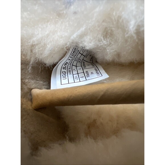 Size 6 UGG Ansley Women's Slipper Suede Light Grey - Picture 8 of 10